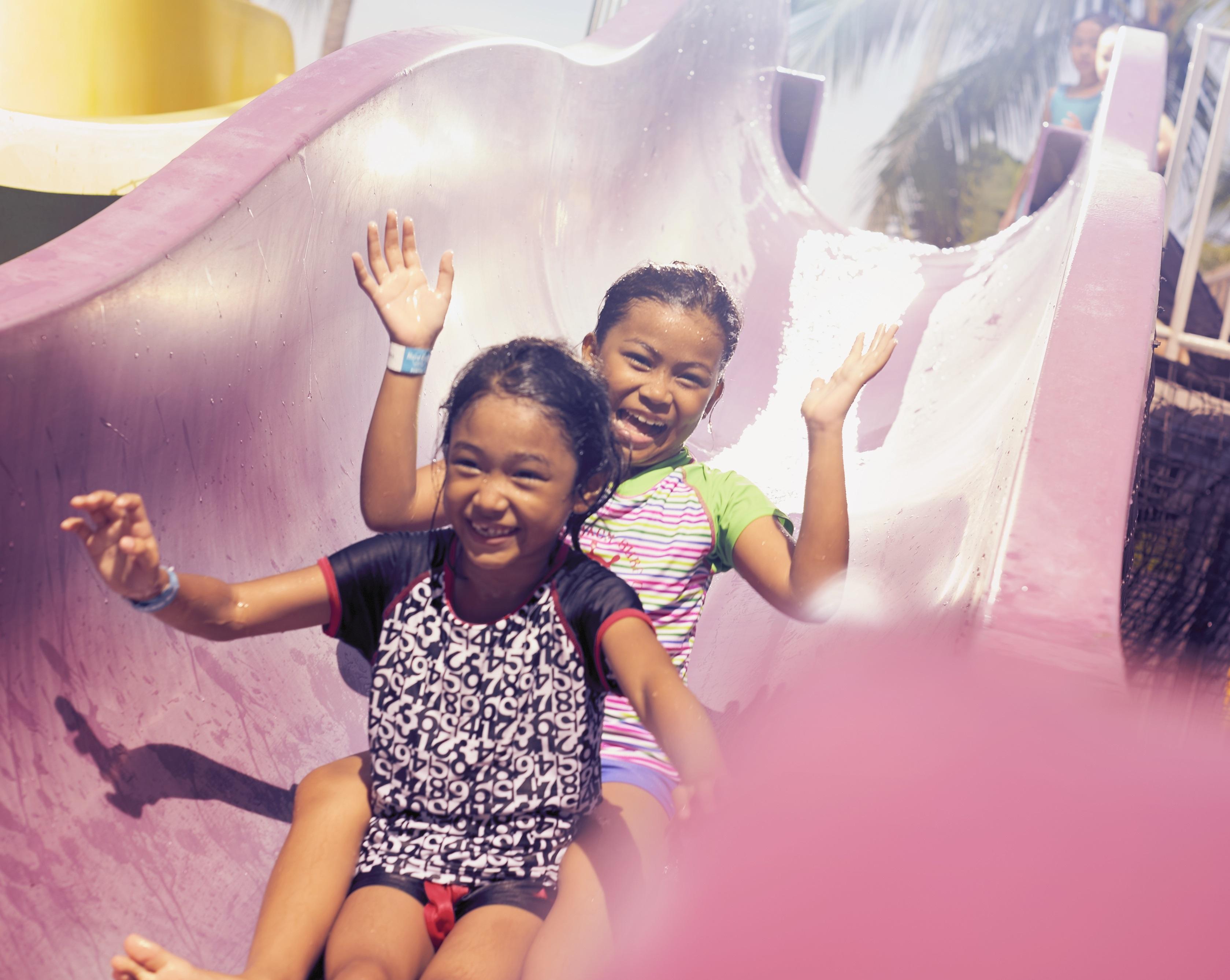 Hard Rock Hotel Penang Batu Ferringhi Eksteriør billede Two children on a slide