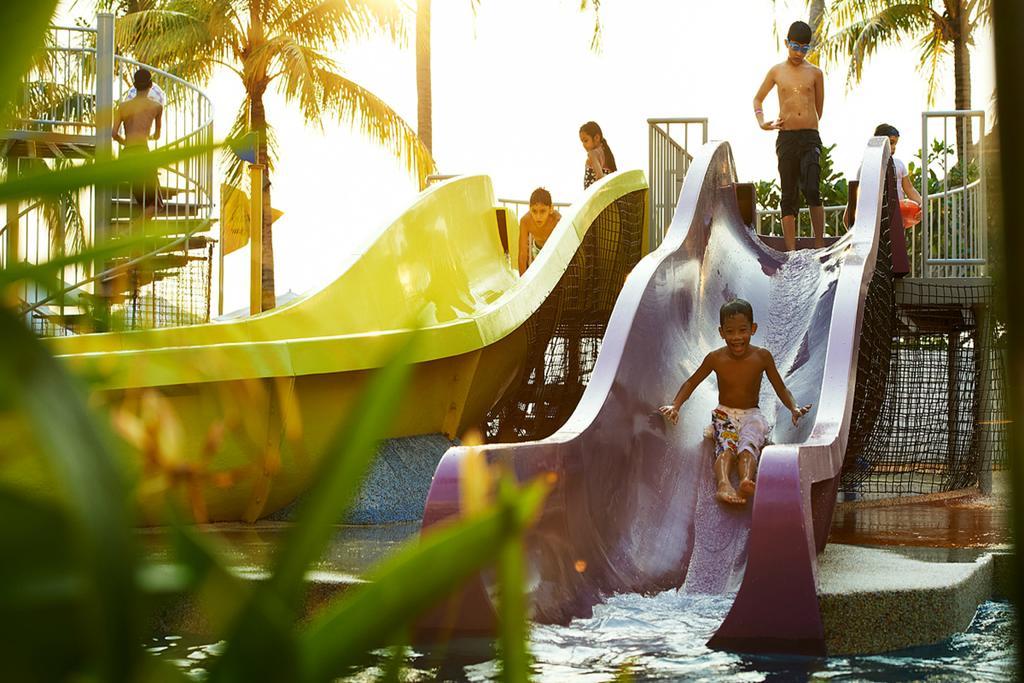 Hard Rock Hotel Penang Batu Ferringhi Eksteriør billede Water slides at Splash Island